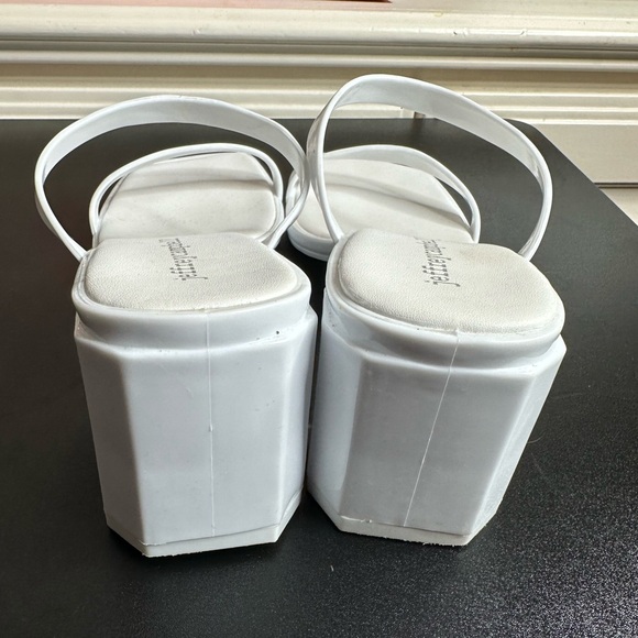 Jeffery Campbell white size 7 chunky heeled sandal. Excellent condition. - Picture 10 of 10